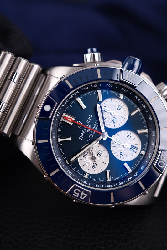 Breitling Super Chronomat B01 44 AB0136 - Detail view 1