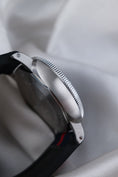Carica l'immagine nel visualizzatore della galleria, Panerai Submersible QuarantaQuattro Luna Rossa PAM01391 - Detail view 6

