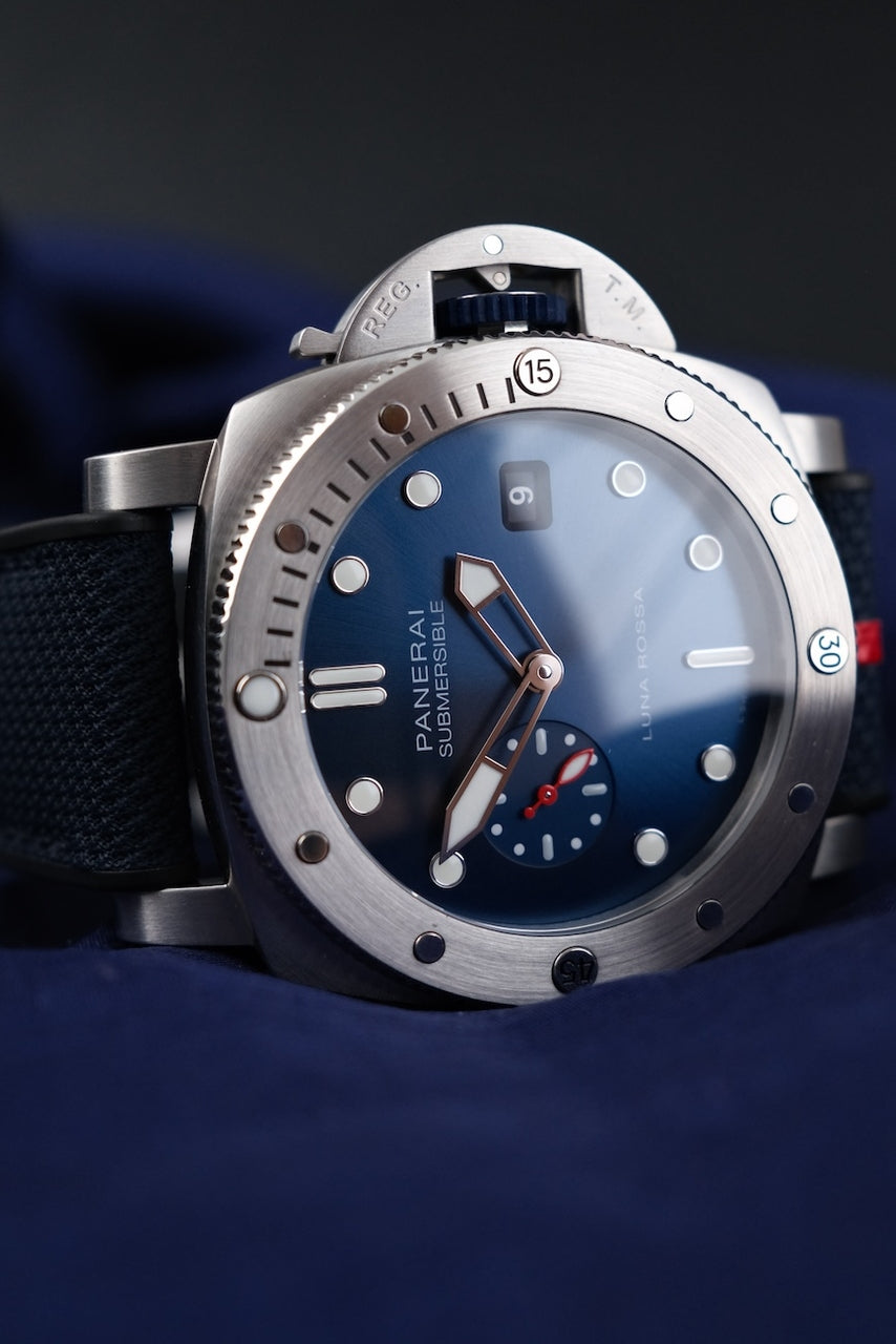 Panerai Submersible QuarantaQuattro Luna Rossa PAM01391 - Detail view 5