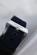 Carica l'immagine nel visualizzatore della galleria, Panerai Submersible QuarantaQuattro Luna Rossa PAM01391 - Detail view 9
