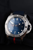 Carica l'immagine nel visualizzatore della galleria, Panerai Submersible QuarantaQuattro Luna Rossa PAM01391 - Detail view 2
