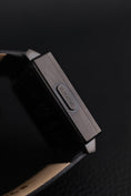 Bild in Galerie-Betrachter laden, Biegert&Funk QlockTwo QW35FR Box + og. Papiere French Language, PVD Black, W001
