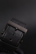 Bild in Galerie-Betrachter laden, Biegert&Funk QlockTwo QW35FR Box + og. Papiere French Language, PVD Black, W001
