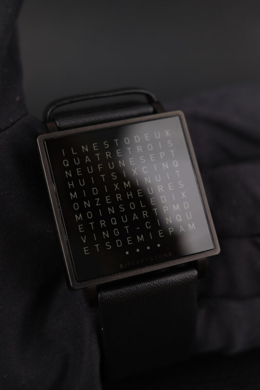 Biegert&Funk QlockTwo QW35FR Box + og. Papiere French Language, PVD Black, W001