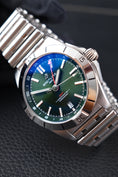 Carica l'immagine nel visualizzatore della galleria, Breitling Chronomat GMT 40 A32398101M1A1 - Detail view 7
