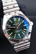 Carica l'immagine nel visualizzatore della galleria, Breitling Chronomat GMT 40 A32398101M1A1 - Detail view 3
