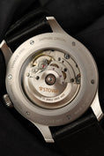 Cargar la imagen en la vista de la galería, Stowa Verus 40 no Date Automatic Stowa Versus No Date Box + og. Papiere
