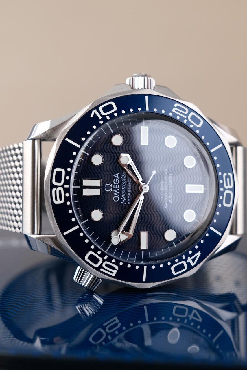 Omega Seamaster Diver 60th Anniversary 21030422003002 - Detail view 2