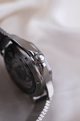Carica l'immagine nel visualizzatore della galleria, Omega Seamaster Diver 60th Anniversary 21030422003002 - Detail view 6
