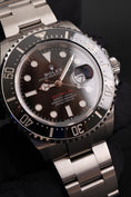 Carica l'immagine nel visualizzatore della galleria, Rolex Sea-Dweller 126600 Box + og. Papiere Single Red 2020, LC100, SERVICED, First Buyer's Invoice
