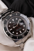 Carica l'immagine nel visualizzatore della galleria, Rolex Sea-Dweller 126600 Box + og. Papiere Single Red 2020, LC100, SERVICED, First Buyer's Invoice
