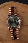 Carica l'immagine nel visualizzatore della galleria, Rolex Day-Date 40 228235 Box + og. Papiere Olive Dial, SERVICED, First Buyer's Invoice, LC EU
