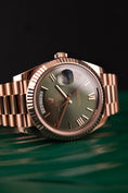 Carica l'immagine nel visualizzatore della galleria, Rolex Day-Date 40 228235 Box + og. Papiere Olive Dial, SERVICED, First Buyer's Invoice, LC EU
