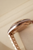 Bild in Galerie-Betrachter laden, Rolex Day-Date 40 228235 Box + og. Papiere Eisenkiesel Baguette Diamond Dial, 18k Rose Gold
