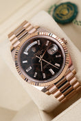 Bild in Galerie-Betrachter laden, Rolex Day-Date 40 228235 Box + og. Papiere Eisenkiesel Baguette Diamond Dial, 18k Rose Gold
