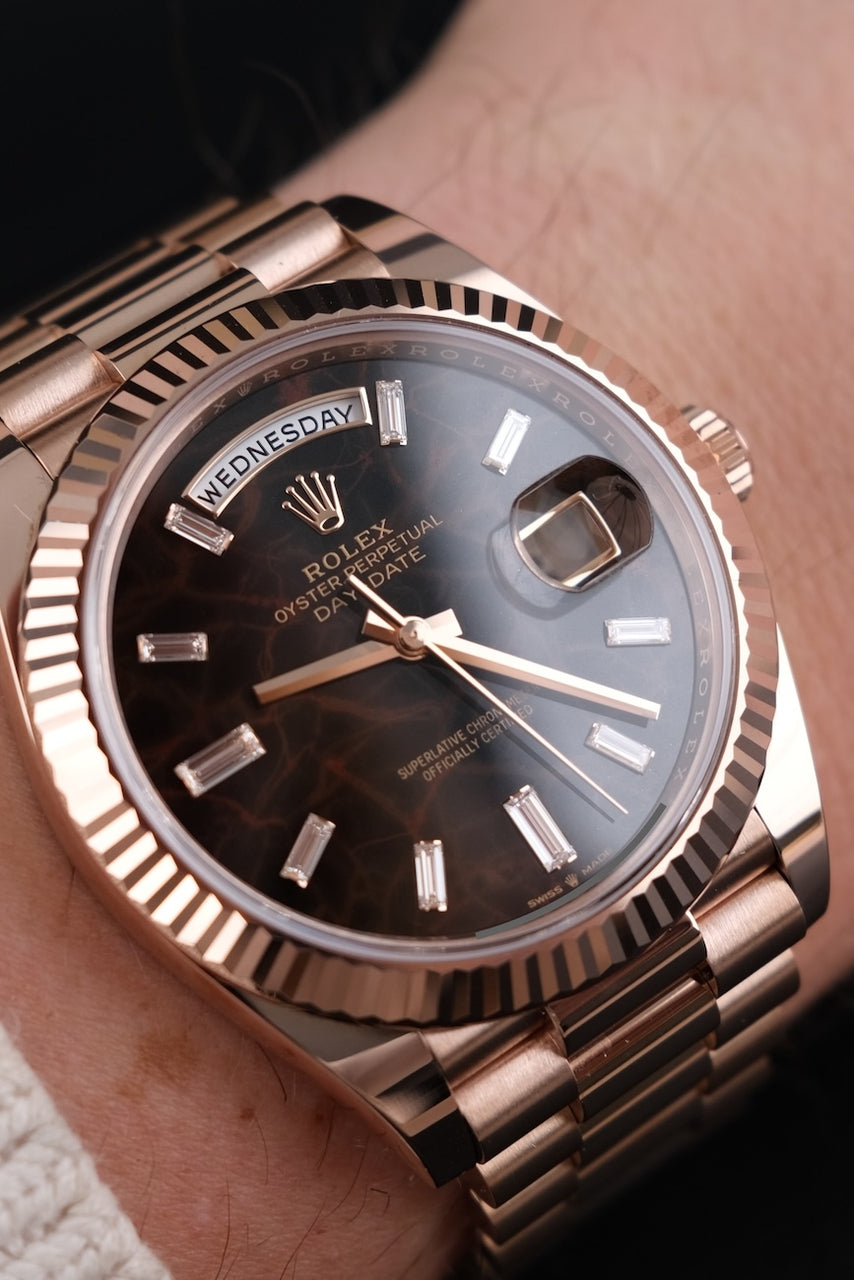 Rolex Day-Date 40 228235 Box + og. Papiere Eisenkiesel Baguette Diamond Dial, 18k Rose Gold