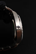 Cargar la imagen en la vista de la galería, Rolex GMT-Master II 116710LN Box + og. Papiere NOS Unworn, Partly Stickered
