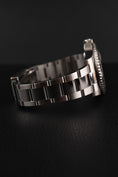 Cargar la imagen en la vista de la galería, Rolex GMT-Master II 116710LN Box + og. Papiere NOS Unworn, Partly Stickered
