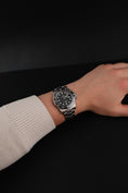 Cargar la imagen en la vista de la galería, Rolex GMT-Master II 116710LN Box + og. Papiere NOS Unworn, Partly Stickered
