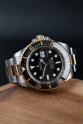 Bild in Galerie-Betrachter laden, Rolex Sea-Dweller 126603 - Detail view 3
