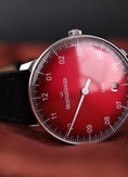Bild in Galerie-Betrachter laden, Meistersinger Form Und Stil Neo NE911D Box + og. Papiere Red Dial, German First Buyer's Invoice
