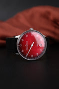 Bild in Galerie-Betrachter laden, Meistersinger Form Und Stil Neo NE911D Box + og. Papiere Red Dial, German First Buyer's Invoice
