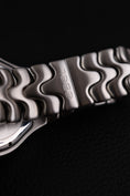 Bild in Galerie-Betrachter laden, Ebel Sportwave GMT E9123K51 Original Papiere 43mm, German Delivered
