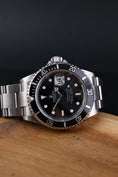 Carica l'immagine nel visualizzatore della galleria, Rolex Submariner Date 16610 - Detail view 1
