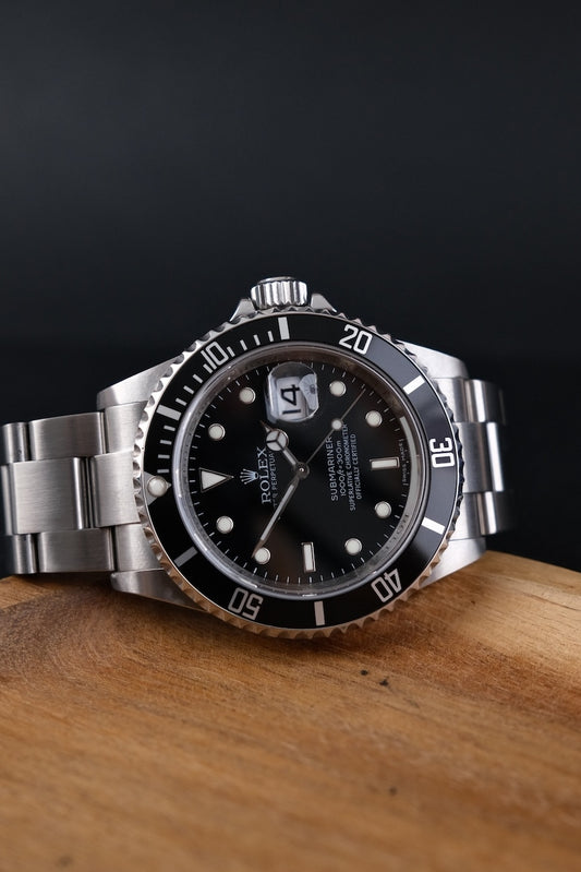 Rolex Submariner Date 16610 - Detail view 1