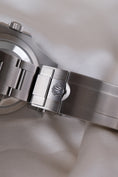 Carica l'immagine nel visualizzatore della galleria, Rolex Submariner 124060 - Detailansicht 9
