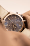 Charger l'image dans la visionneuse de la galerie, IWC Fliegeruhr Chronograph Top Gun IW389402 Box + og. Papiere "Mojave Desert", 2023, 41mm
