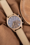 Charger l'image dans la visionneuse de la galerie, IWC Fliegeruhr Chronograph Top Gun IW389402 Box + og. Papiere "Mojave Desert", 2023, 41mm
