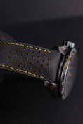 Bild in Galerie-Betrachter laden, Omega Speedmaster Dark Side Of The Moon 31192443001001 - Detailansicht 11
