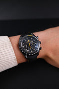 Bild in Galerie-Betrachter laden, Omega Speedmaster Dark Side Of The Moon 31192443001001 - Detailansicht 13
