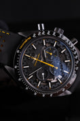 Bild in Galerie-Betrachter laden, Omega Speedmaster Dark Side Of The Moon 31192443001001 - Detailansicht 3
