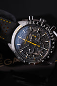 Bild in Galerie-Betrachter laden, Omega Speedmaster Dark Side Of The Moon 31192443001001 - Detailansicht 4
