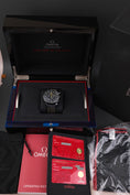 Bild in Galerie-Betrachter laden, Omega Speedmaster Dark Side Of The Moon 31192443001001 - Papiere und oder Lieferumfang
