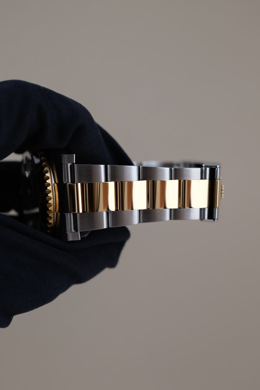 Rolex Submariner Date 126613LN - Detail view 9