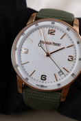 Bild in Galerie-Betrachter laden, Audemars Piguet Code 11.59 15210OR Box + og. Papiere 18k Pink Gold, AP Warranty 10/2026, incl. AP Leather Strap
