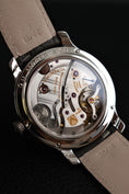 Cargar la imagen en la vista de la galería, H.Moser & Cie Endeavour Monard Centre Seconds 343505015 Box + og. Papiere Platinum, 40mm, Grey Dial
