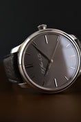 Cargar la imagen en la vista de la galería, H.Moser & Cie Endeavour Monard Centre Seconds 343505015 Box + og. Papiere Platinum, 40mm, Grey Dial
