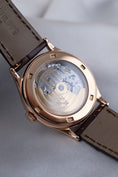 Cargar la imagen en la vista de la galería, Patek Philippe Calatrava 5296R-010 - Detailansicht 3
