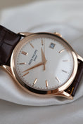 Cargar la imagen en la vista de la galería, Patek Philippe Calatrava 5296R-010 - Detailansicht 7
