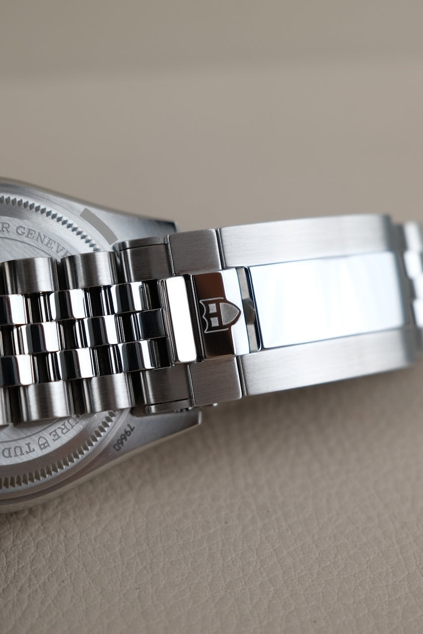 Tudor Black Bay 39  79660 - Detail view 11