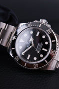 Carica l'immagine nel visualizzatore della galleria, Rolex Submariner 124060 - Detailansicht 2
