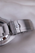 Carica l'immagine nel visualizzatore della galleria, Rolex Submariner 124060 - Detailansicht 8
