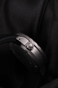 Carica l'immagine nel visualizzatore della galleria, Sinn U1 1010 Box + og. Papiere Black Dial 44 inkl. Wechselband
