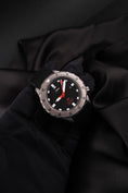 Carica l'immagine nel visualizzatore della galleria, Sinn U1 1010 Box + og. Papiere Black Dial 44 inkl. Wechselband
