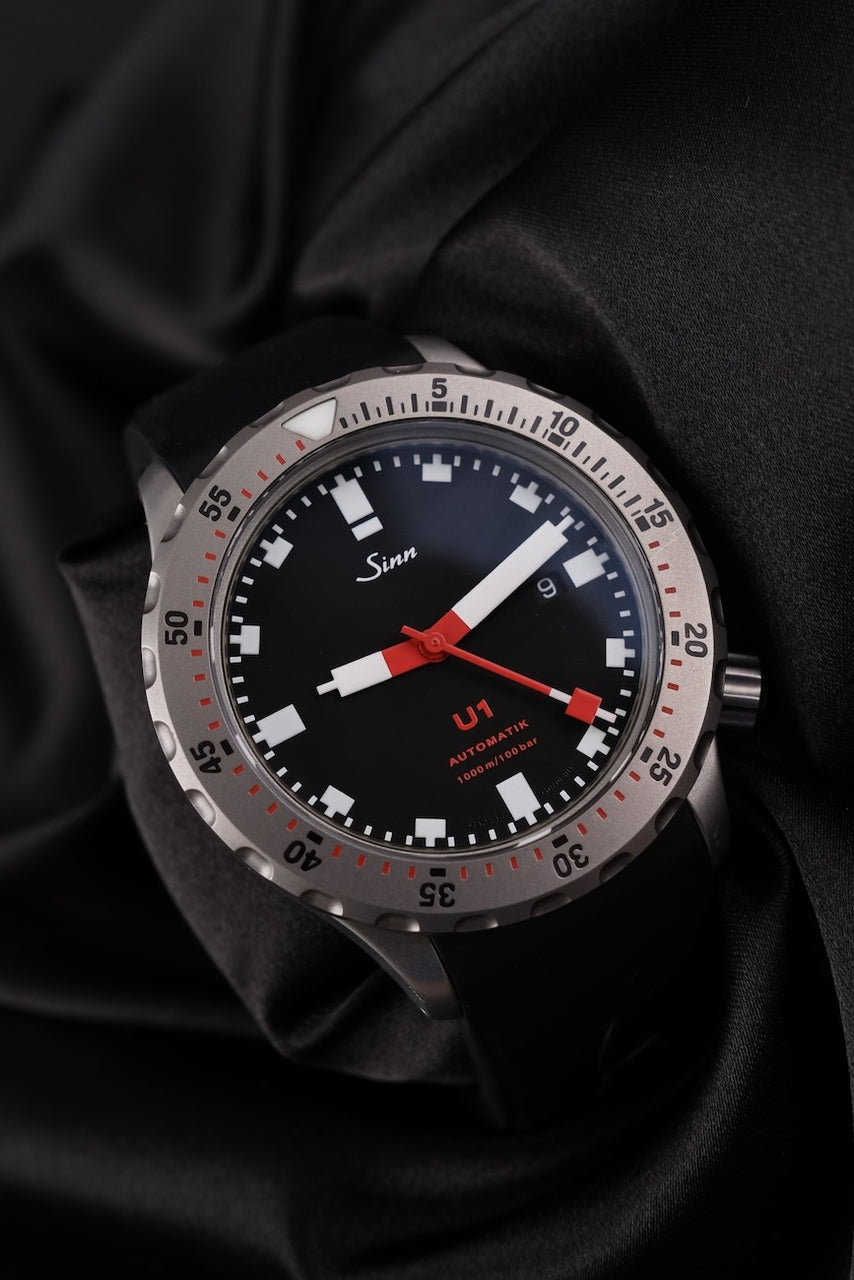 Sinn U1 1010 Box + og. Papiere Black Dial 44 inkl. Wechselband