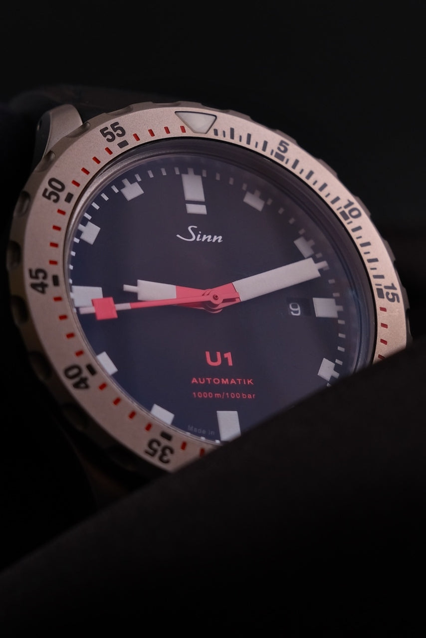 Sinn U1 1010 Box + og. Papiere Black Dial 44 inkl. Wechselband